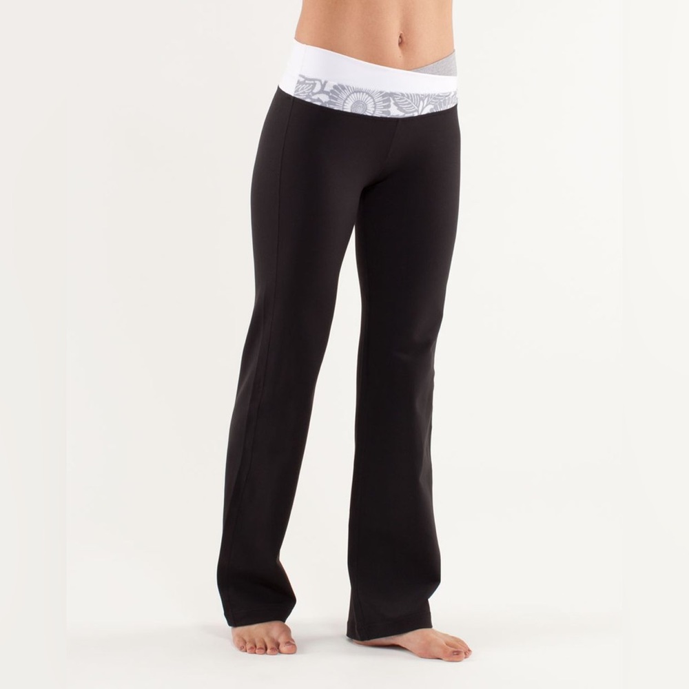 Lululemon Astro Pant in 
Black / Floral / White. 
Size 6. 
Pristine Condition.